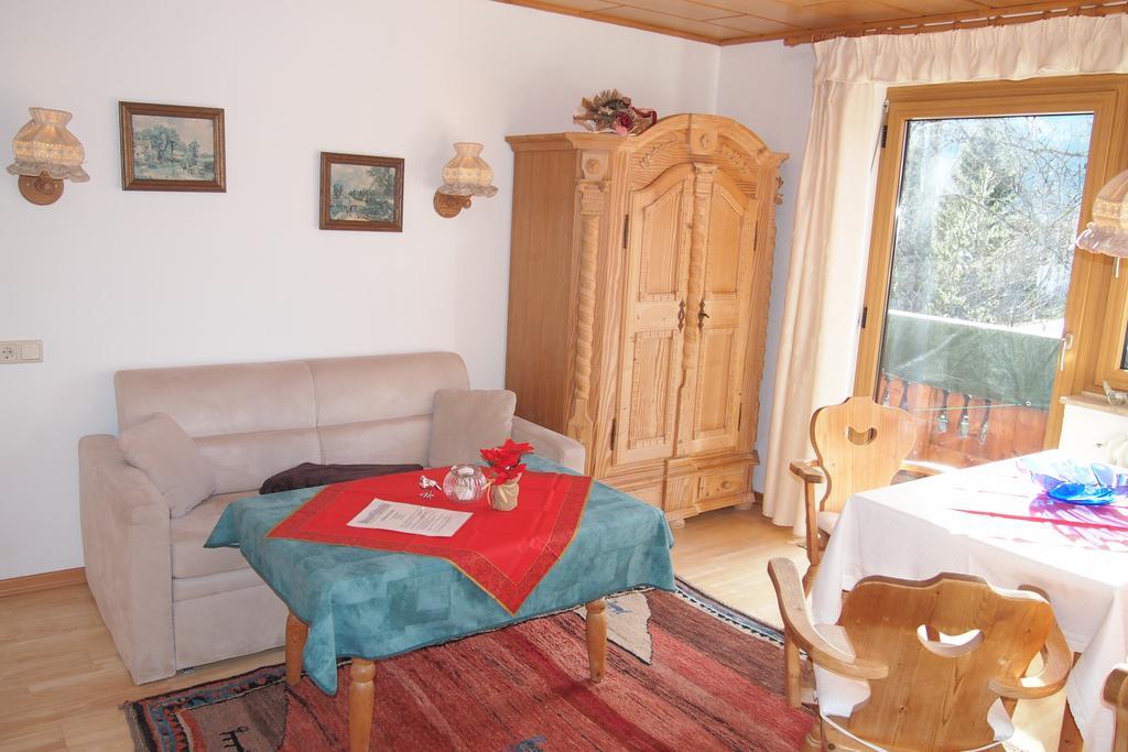 Apartamento Haus Bergwelt Grän Habitación foto
