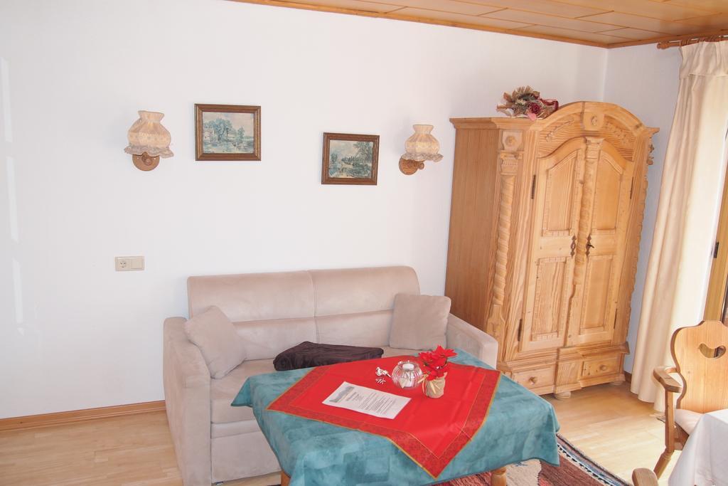 Apartamento Haus Bergwelt Grän Habitación foto